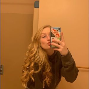 Meet your Posher, Caitlyn